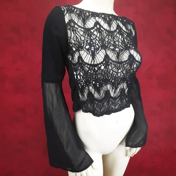 Tops - Beautiful crocheted bell sleve lace crop top